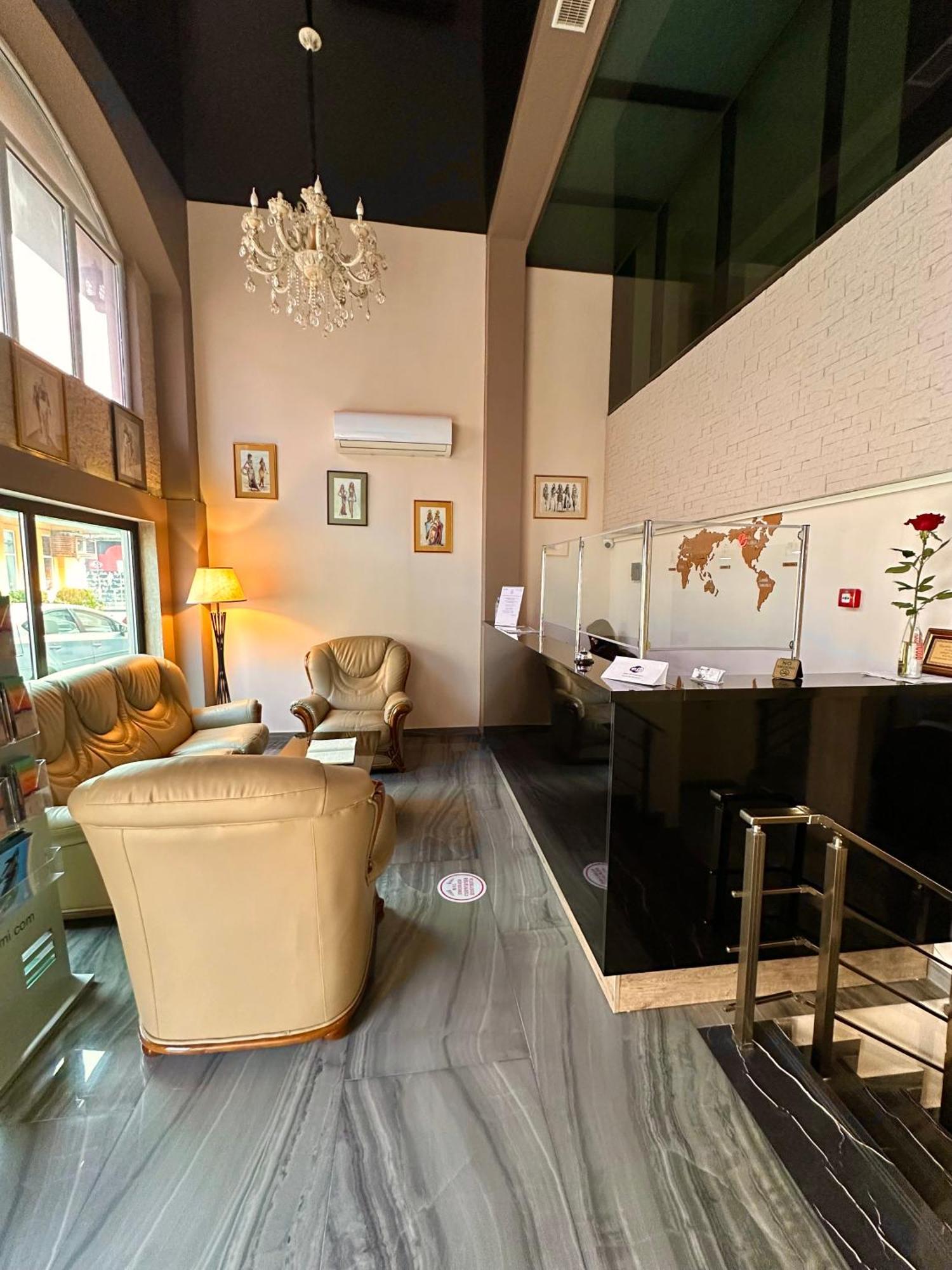Aristocrat Hotel 4*