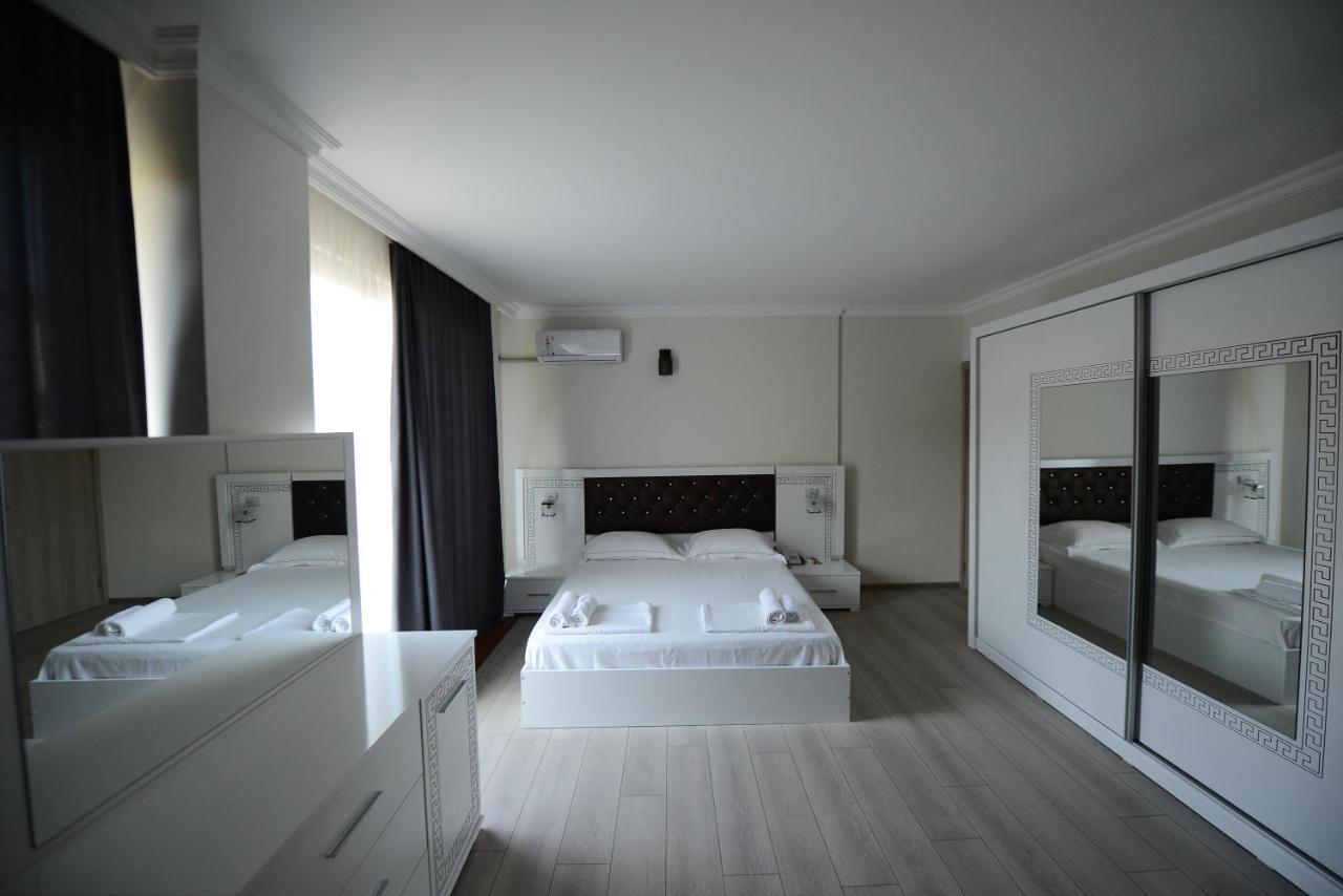 Aristocrat Hotel 4*
